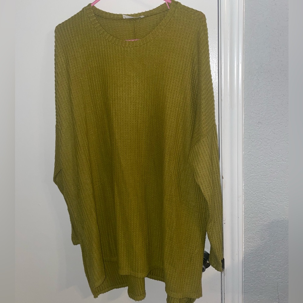 Green Lightweight Sweater Tunic by Zenana. Size Large